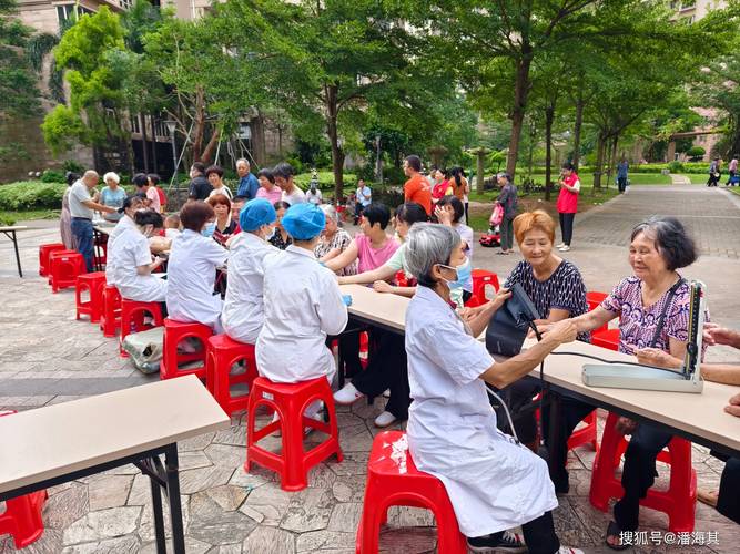 遂溪县卫生健康局,县慢性病防治站联合开展关爱老年人身心健康义诊